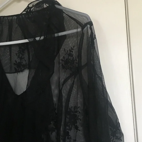 Elegant Black Lace Blouse XL - Picture 7 of 8